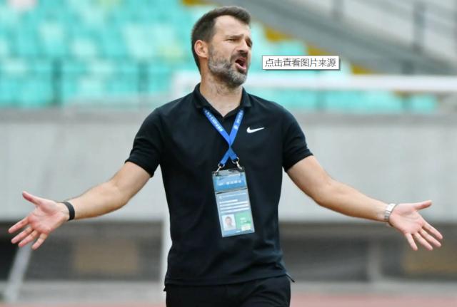 发现半岛体育-王权交替！三镇依旧“羞答答” 海港：争冠很难需反思